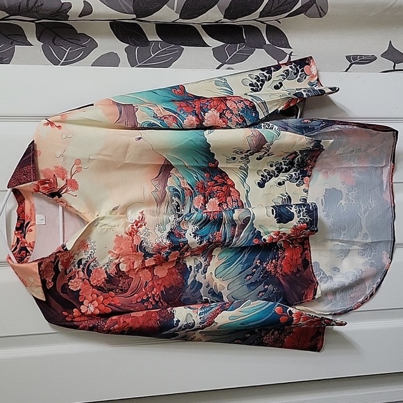 Unbranded Tops - Lightweight Asian Inspired Lineny Floral Wave Blouse